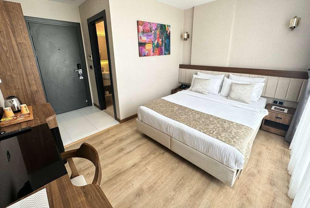 Operla Airport Hotels, Tm Istanbul Room photo