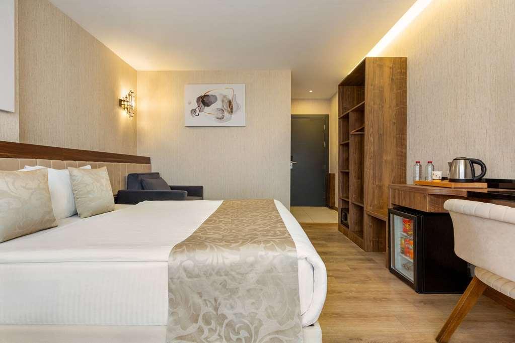 Operla Airport Hotels, Tm Istanbul Room photo