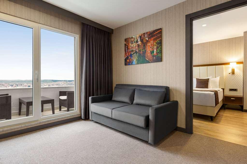 Operla Airport Hotels, Tm Istanbul Room photo